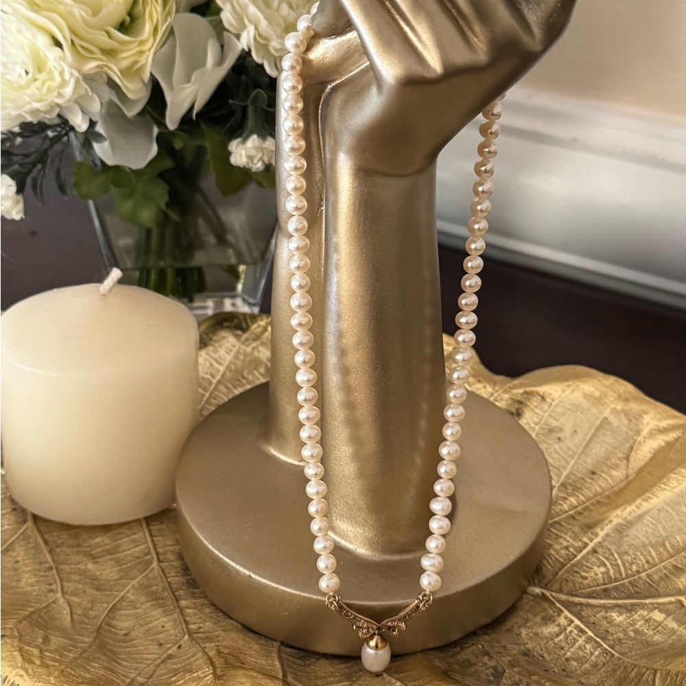 Elegant Pearl Necklace